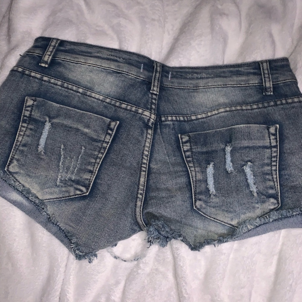 Alibi Shorts - Picture 3 of 3